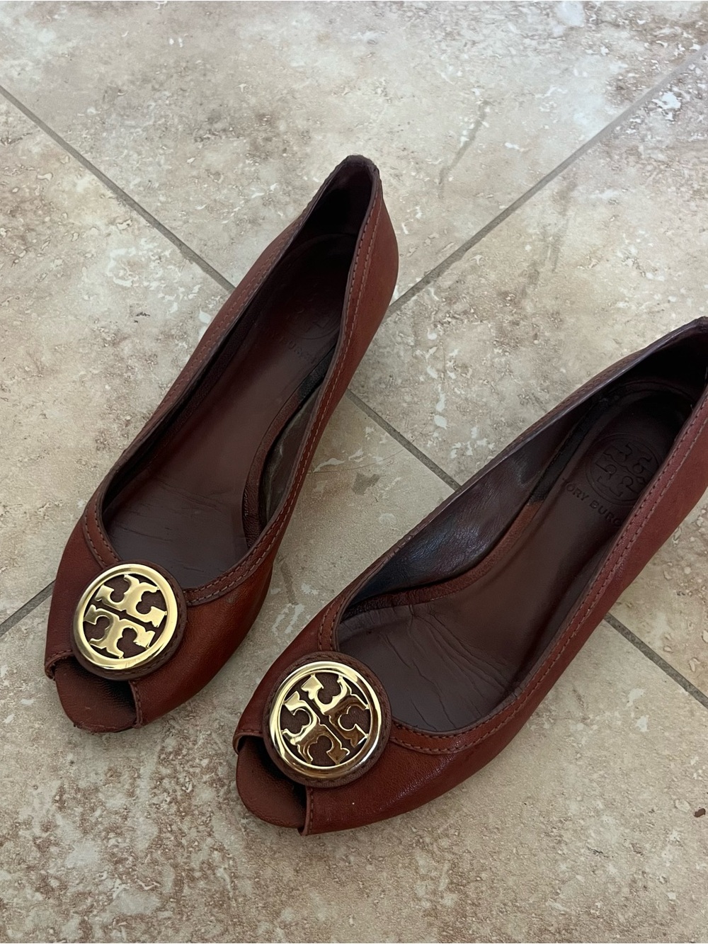 Tory Burch Women's Brown Leather Peep-Toe Carol Wedges 6M